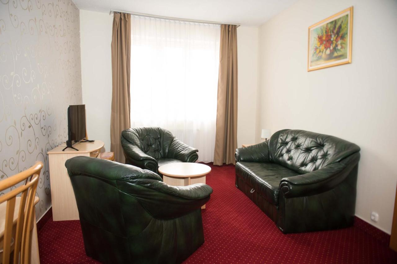 Hozam Wellness Es Apartman Сольнок Екстер'єр фото