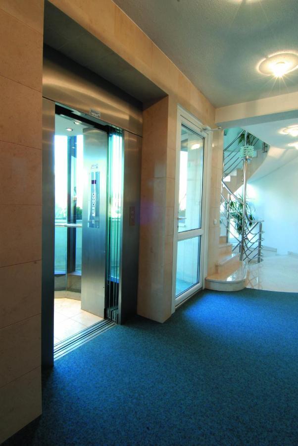 Hozam Wellness Es Apartman Сольнок Екстер'єр фото