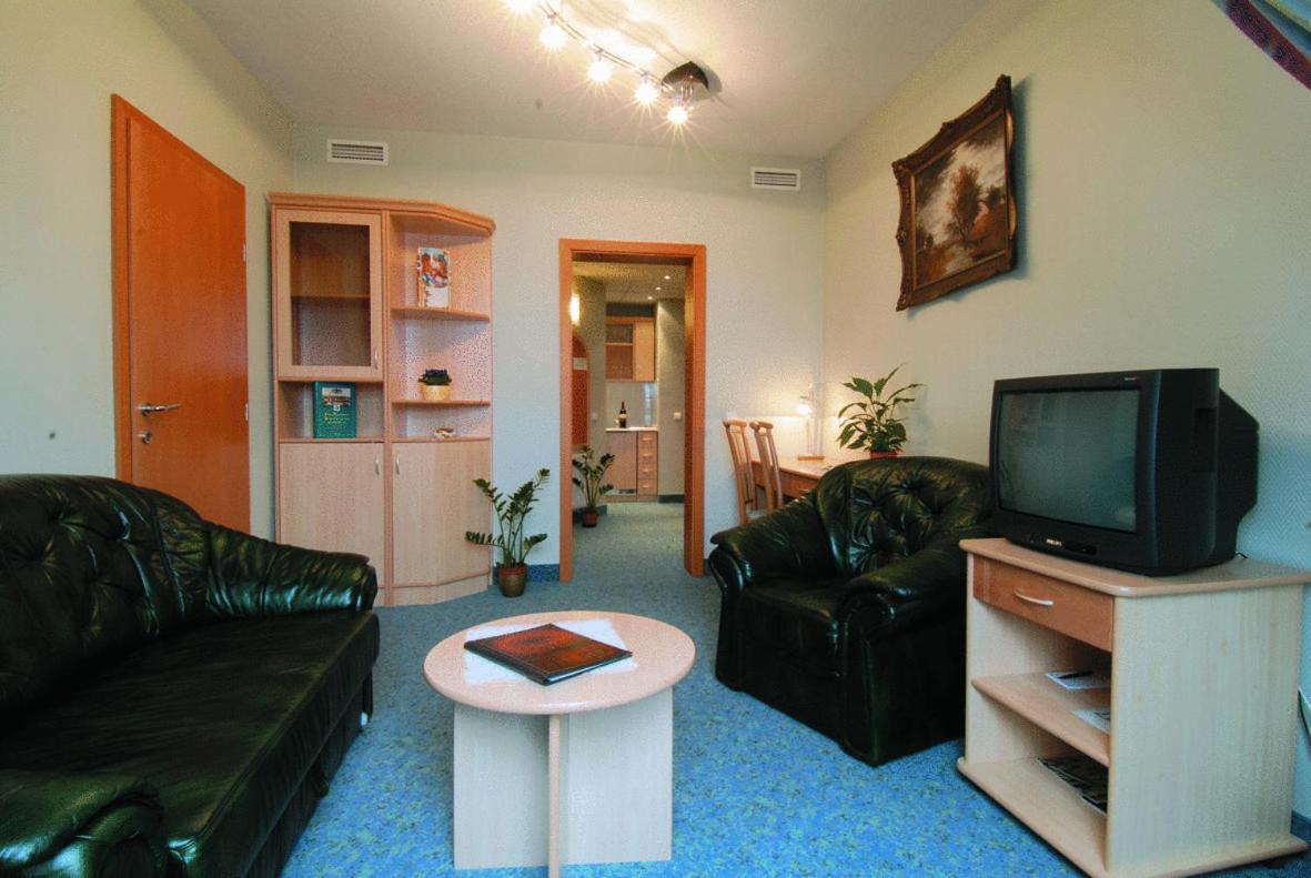 Hozam Wellness Es Apartman Сольнок Номер фото